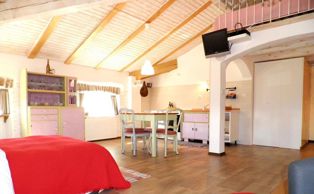 Studio Sijara Apartamento Motovun Quarto foto