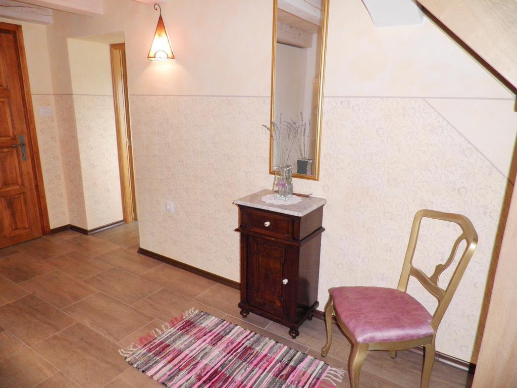 Studio Sijara Apartamento Motovun Quarto foto
