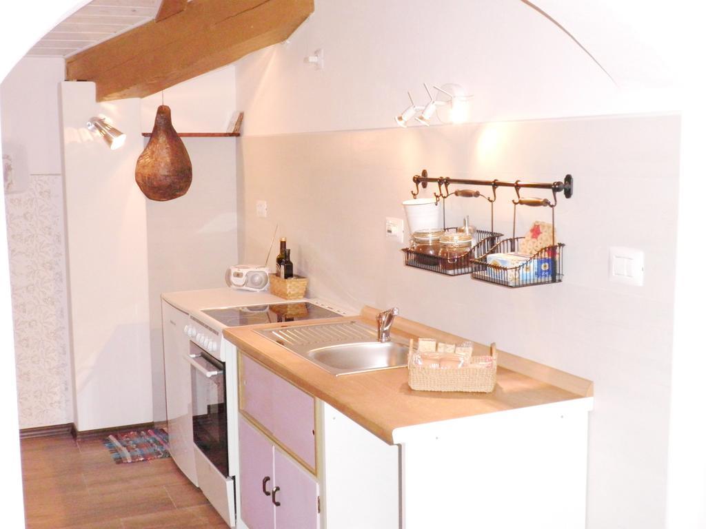 Studio Sijara Apartamento Motovun Quarto foto